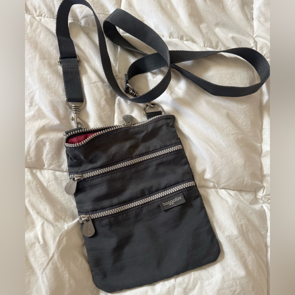 Baggallini Black and Silver Messenger Bag